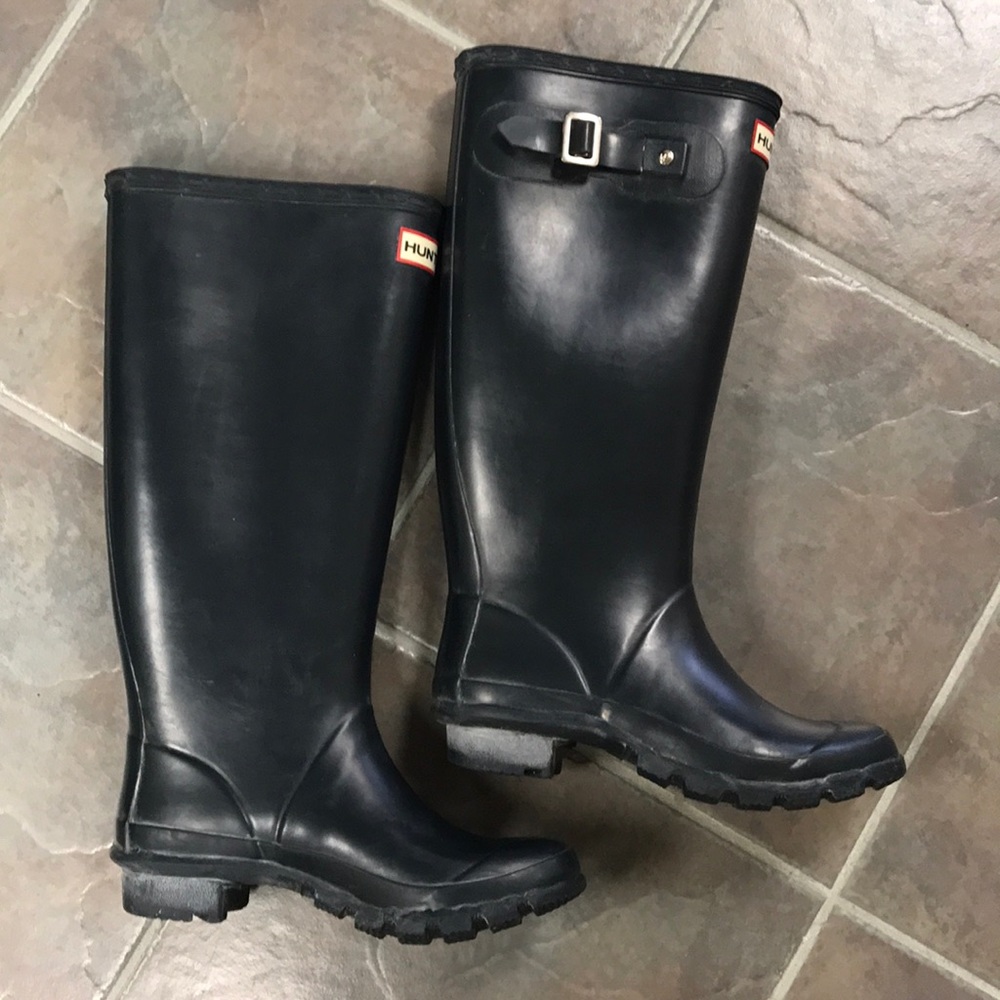 Navy Hunter Huntress boots size 5